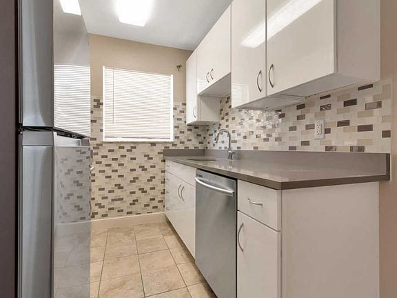 5th image of 222 N Federal Hwy APT 2