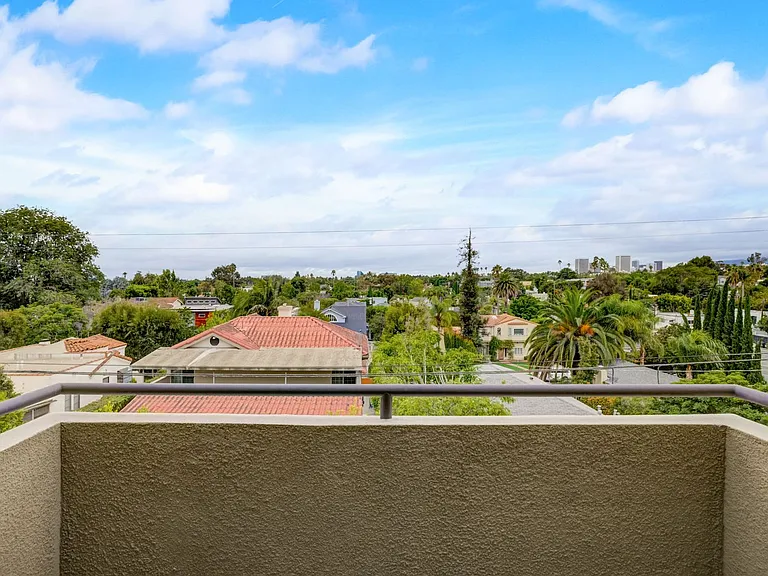 2245 Beverly Glen — Photo 84