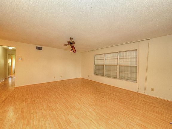 3rd image of 416 Sandpiper Dr APT D