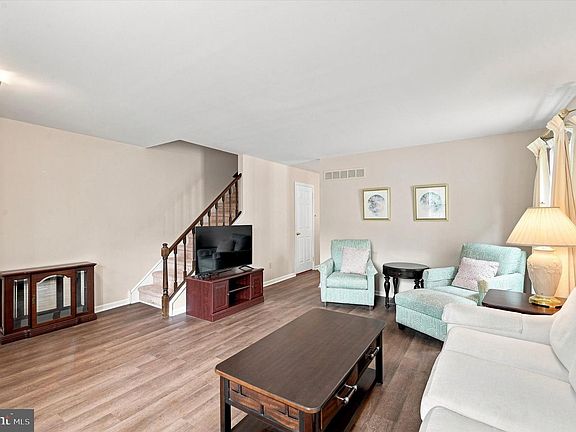 3rd image of 18A W Mercer Ave