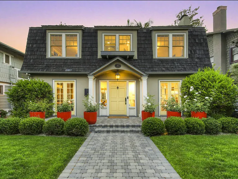 141 Wilton Dr — Photo 1