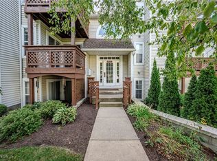 1360 Cedarwood Dr APT C2, Westlake, OH 44145