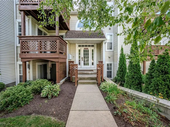 1360 Cedarwood Dr APT C2, Westlake, OH 44145