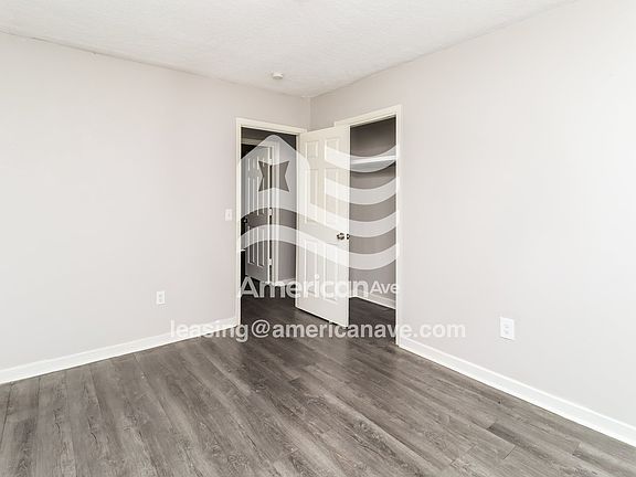 1418886_003_living_room_14086278.jpg