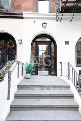 Rented by Living New York | media 9