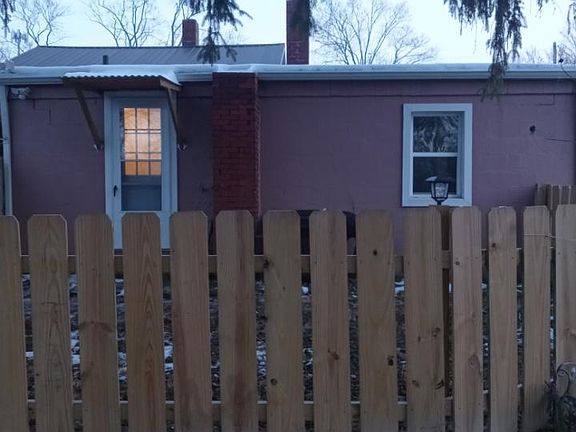 2nd image of 227 1/2 E Homestead St #1/2