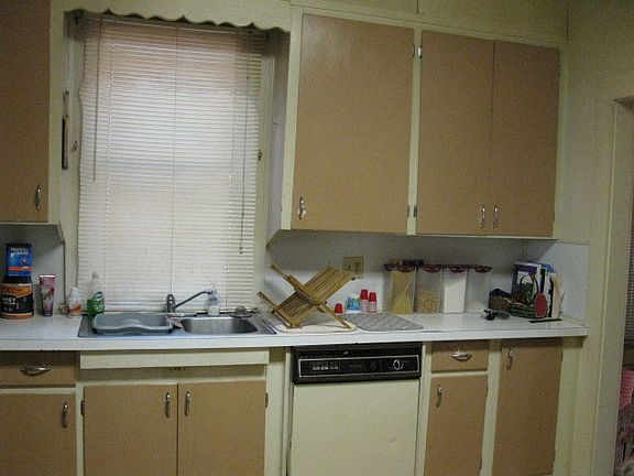 5th image of 804 S Leslie St