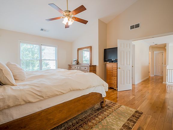 5th image of 253 Ennisbrook Dr SE