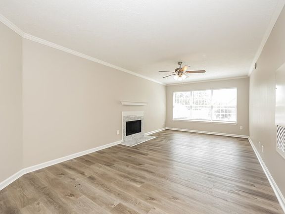 4th image of 200 Lake Forest Dr