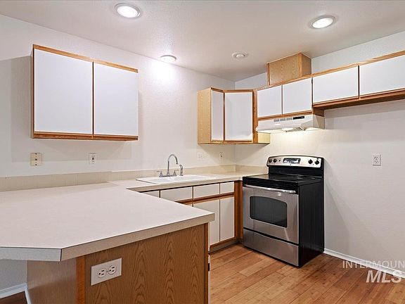 3rd image of 3881 W Adobe Ct