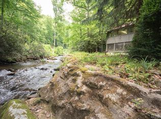 8242 Highlands Rd, Franklin, NC 28741