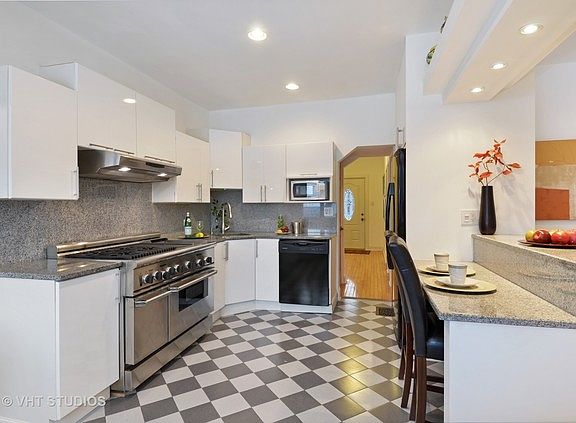 3rd image of 1465 Oakwood Ave