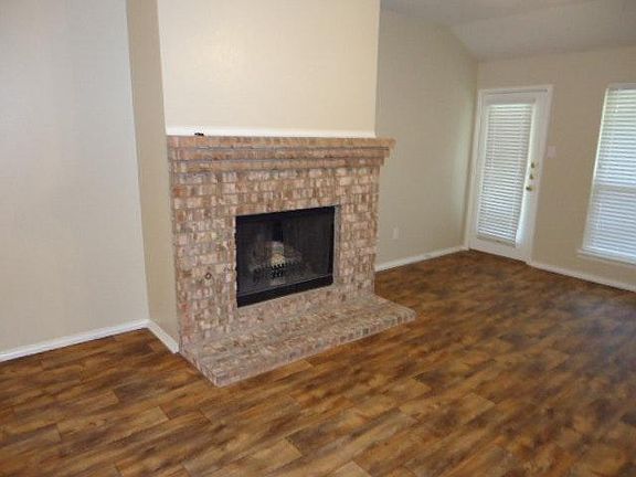 4th image of 2829 Goldfinch Dr