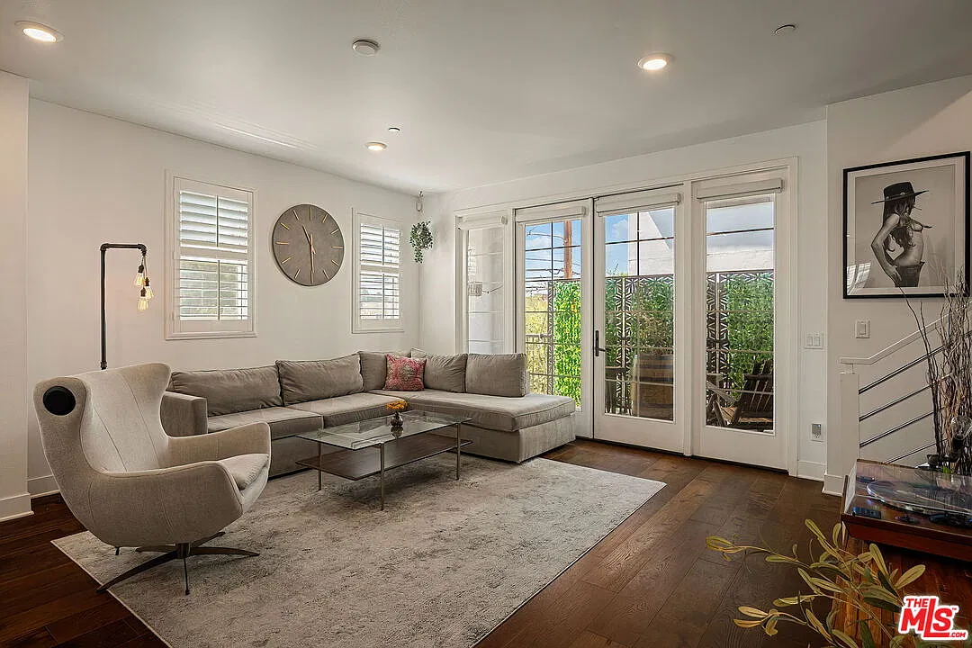 3 bed, 4.0 bath, 2163 sqft, $5,995 — Photo 4