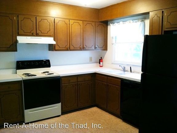 3rd image of 5307 Courtfield Dr