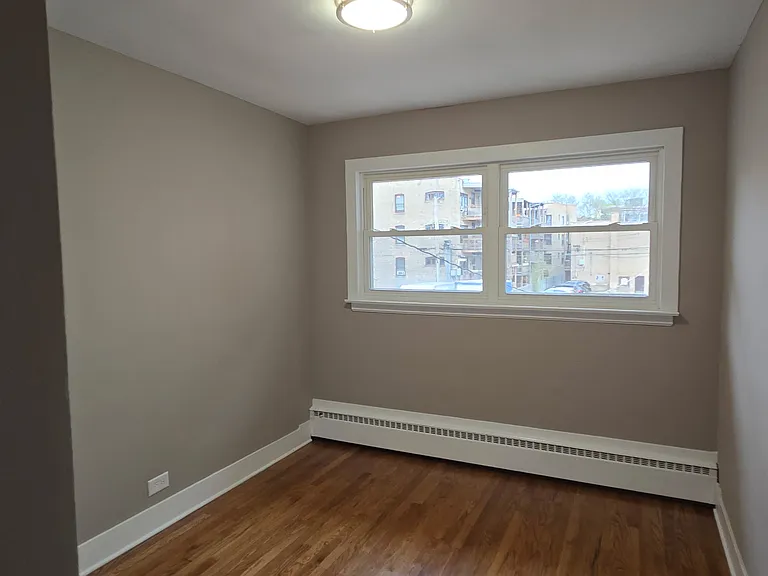 7647 N Greenview Ave — Photo 16