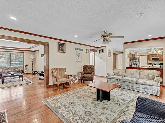 5th image of 2545 Willow Knoll Dr