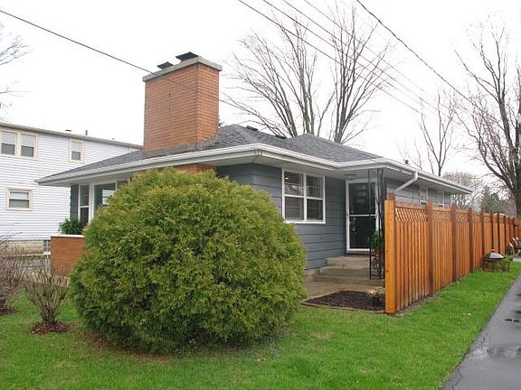 3rd image of 3351 E Mallory Ave