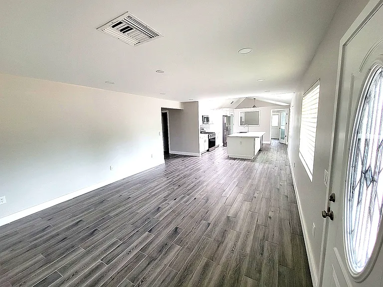 535 W 15th St — Photo 22