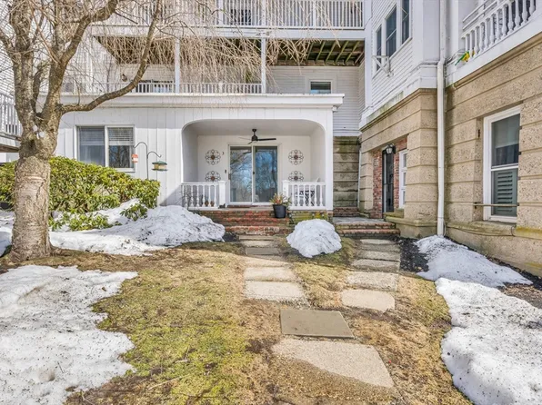 1401 Great Pond Rd APT 3, North Andover, MA 01845