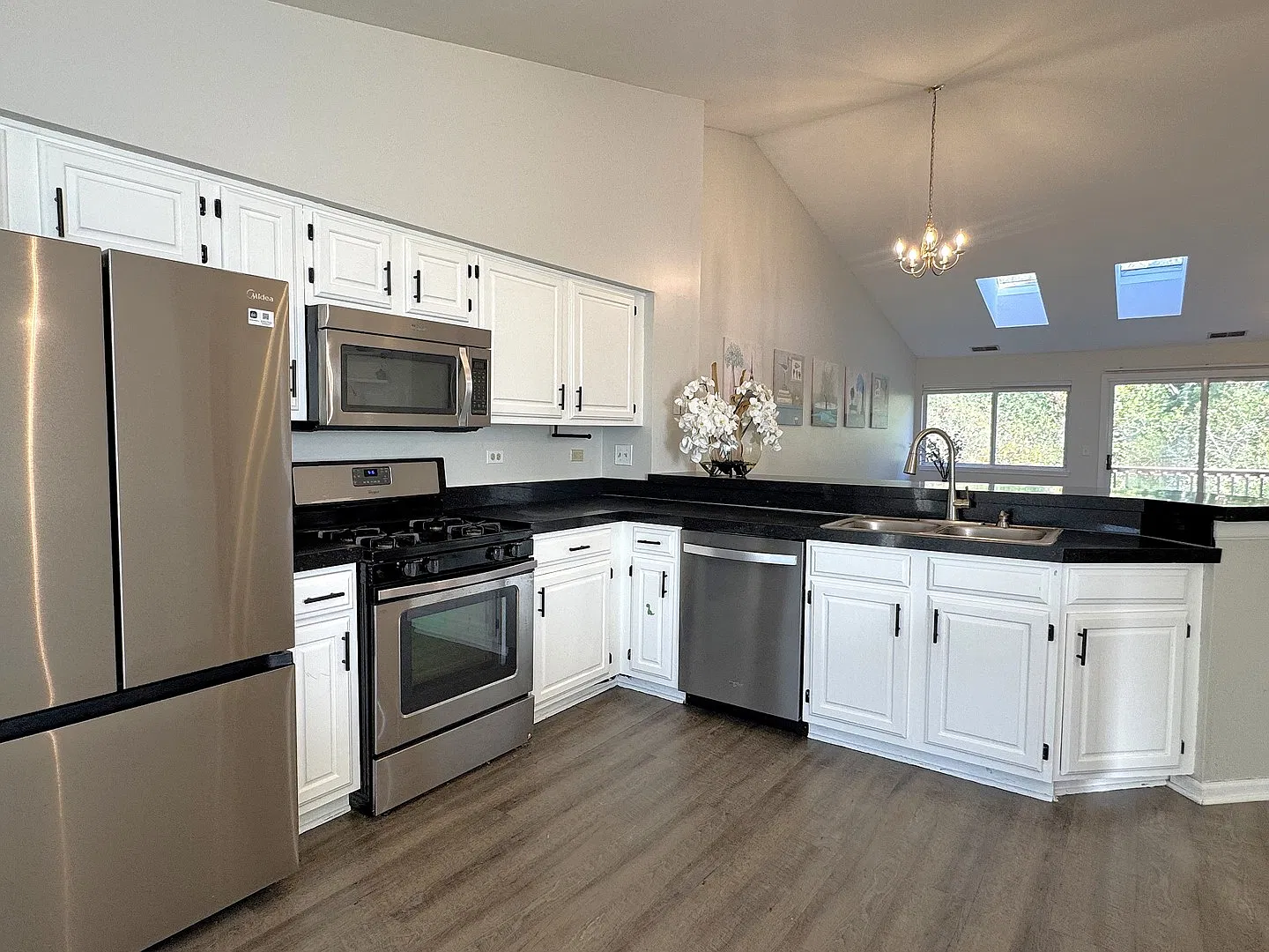 2 bed, 1426 sqft, $2,400 — Photo 4