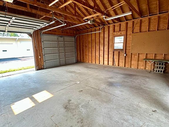 5th image of 350 Jordan Ave