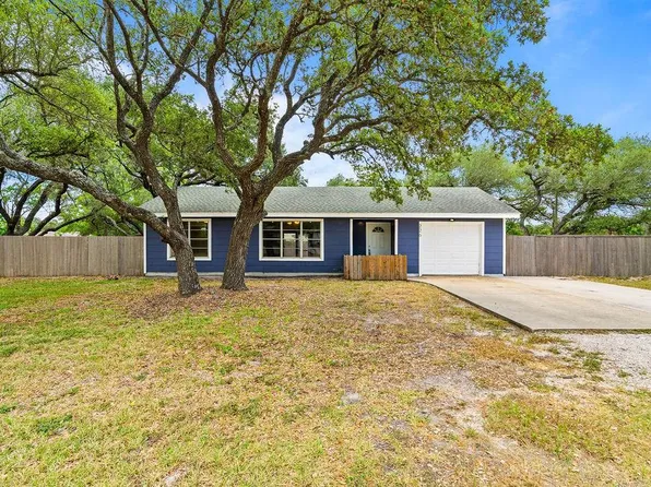 226 N Doughty St, Rockport, TX 78382