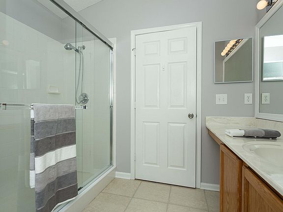 5th image of 936 Buttercup Dr