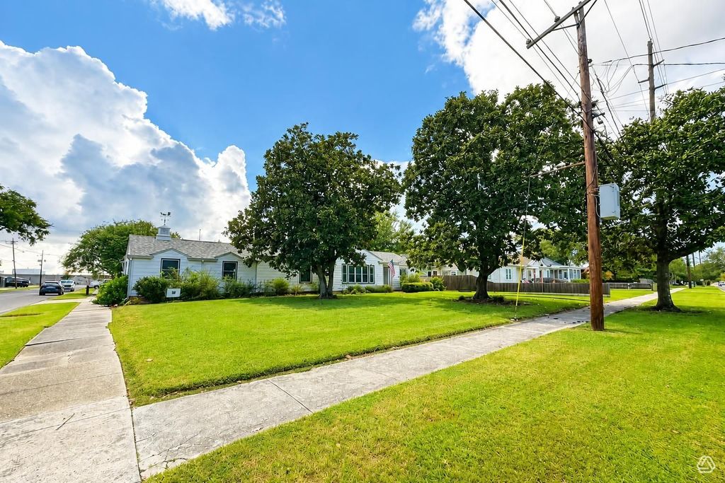 1101 2nd St - Property Image