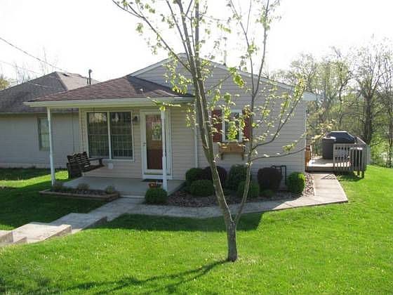 1st image of 687 Hornbeck Ave