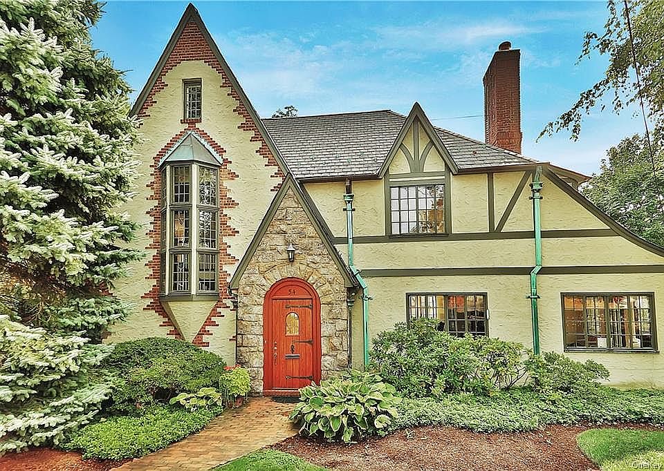 1st image of 52 Pilgrim Ave