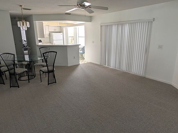 2nd image of 905 Maplewood Ct