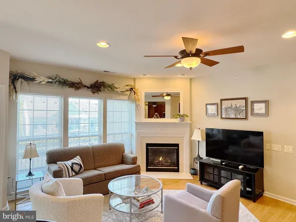 200 Evodia Cir APT 204, Warrington, PA 18976