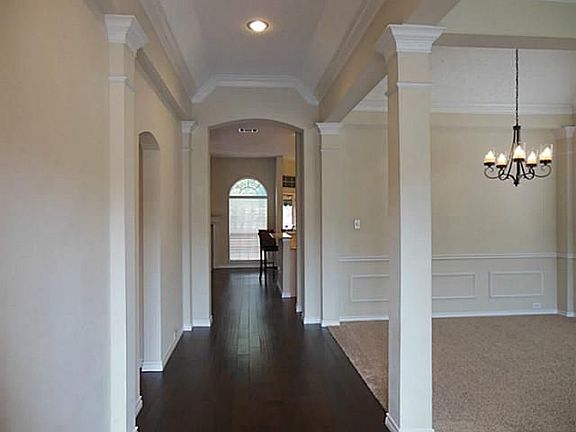 3rd image of 904 Kingwood Cir
