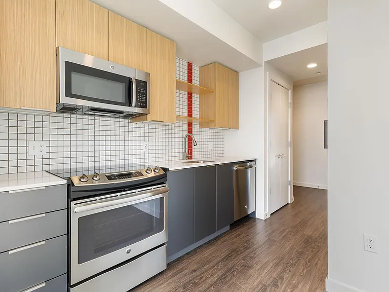 101 Broadway, Live Here, Go Anywhere — Photo 17