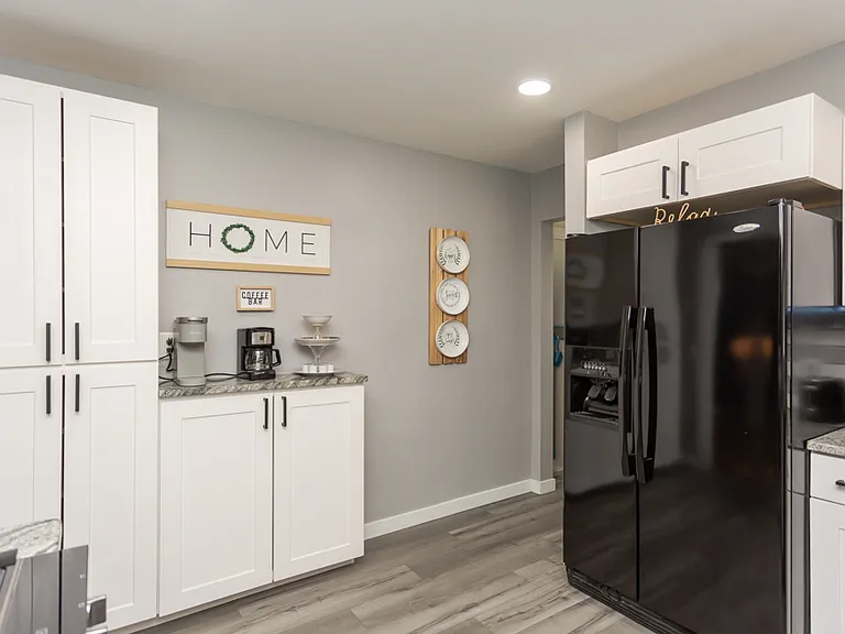 4243 Beverly Dr — Photo 22