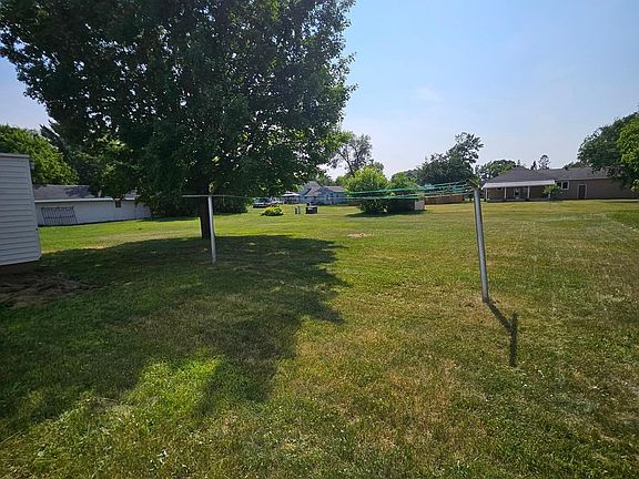 3rd image of 1015 1st St SE