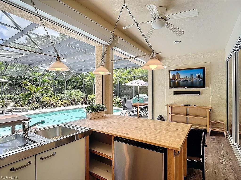 3 bed, 2.5 bath, 2329 sqft, $4,800 — Photo 2