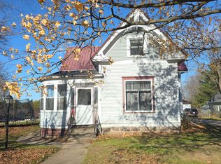 305 E State St, Iola, WI 54945