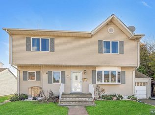 38 Strathmore Ter, Saddle Brook, NJ 07663