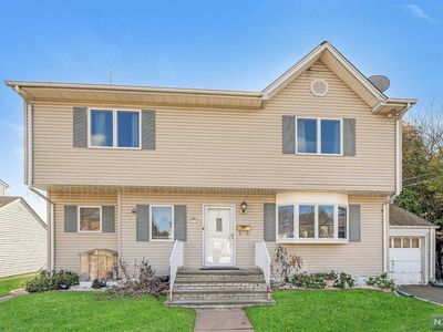 38 Strathmore Ter, Saddle Brook, NJ, 07663