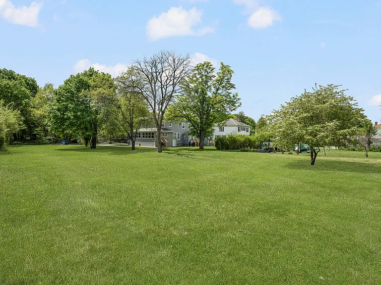 6 Boys Ave — Photo 31