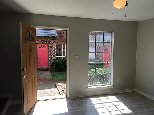 2612 McLelland St Photo 1