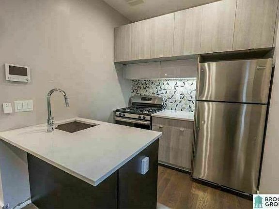 4th image of 79 Malcolm X Blvd Floor 3