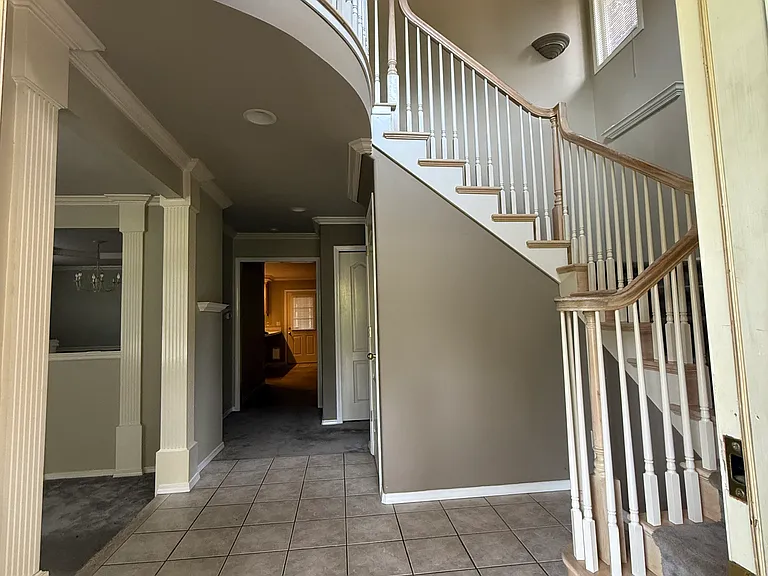17336 Military Rd S — Photo 2