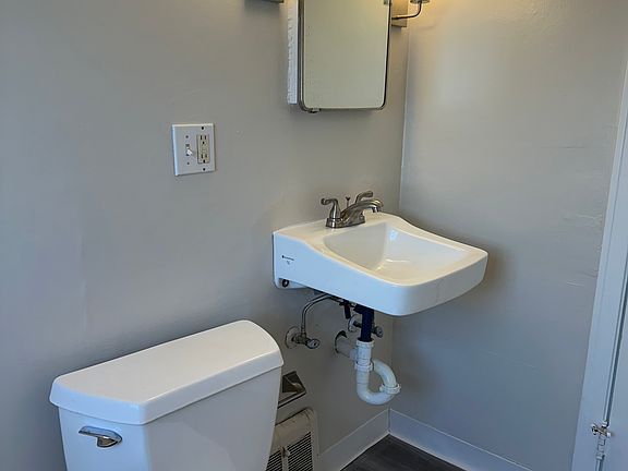 5th image of 61 Redmond Ave #1