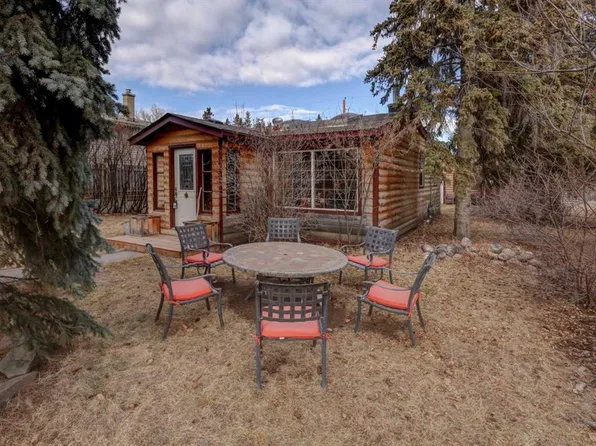 6424 S 32nd Ave NW, Calgary, AB T3B 0K4