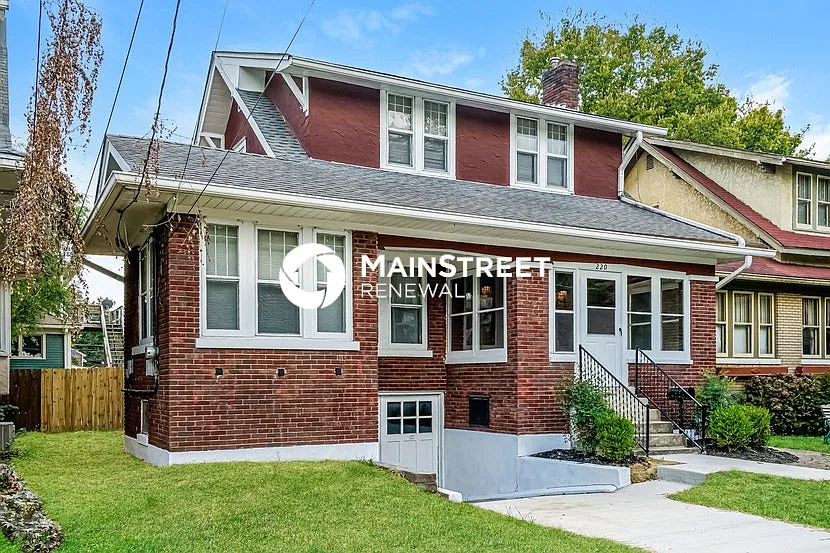 220 Oxford Pl — Photo 3
