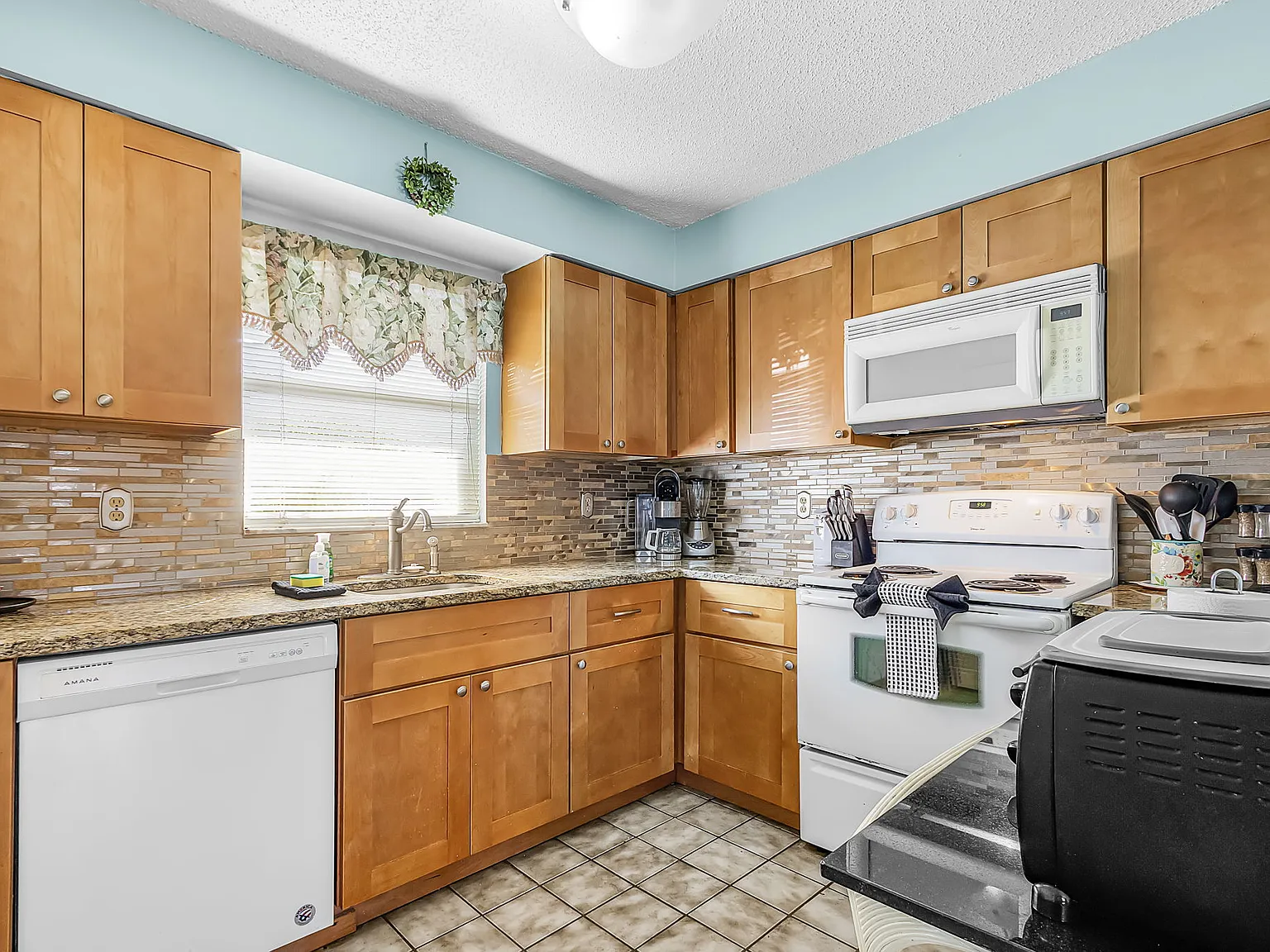2 bed, 1200 sqft, $1,750 — Photo 3