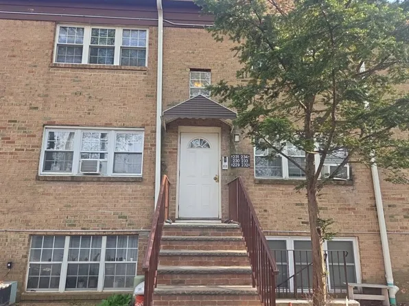 234 College Dr, Edison, NJ 08817